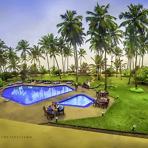 Hotel Palm Village